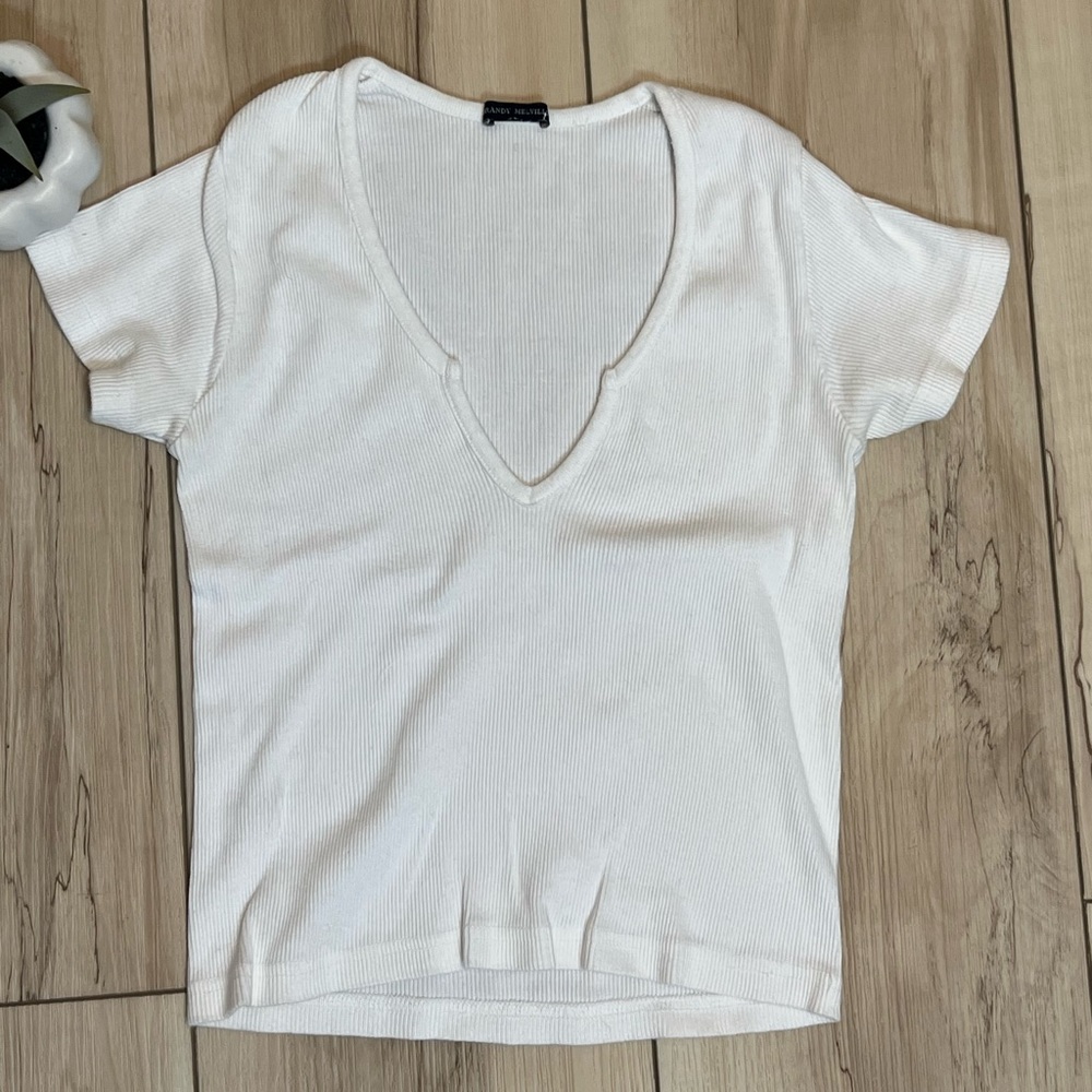 ☀️ Brandy Melville white t-shirt